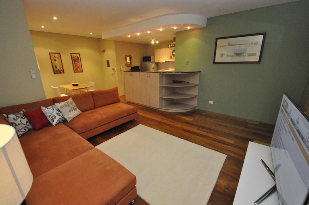 Glebe Self-Contained Modern One-Bedroom Apartment (47ROS)